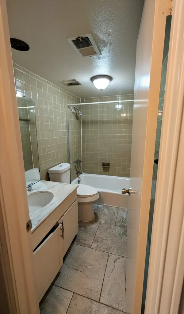 556 E Avenue J Grand Prairie TX 75050