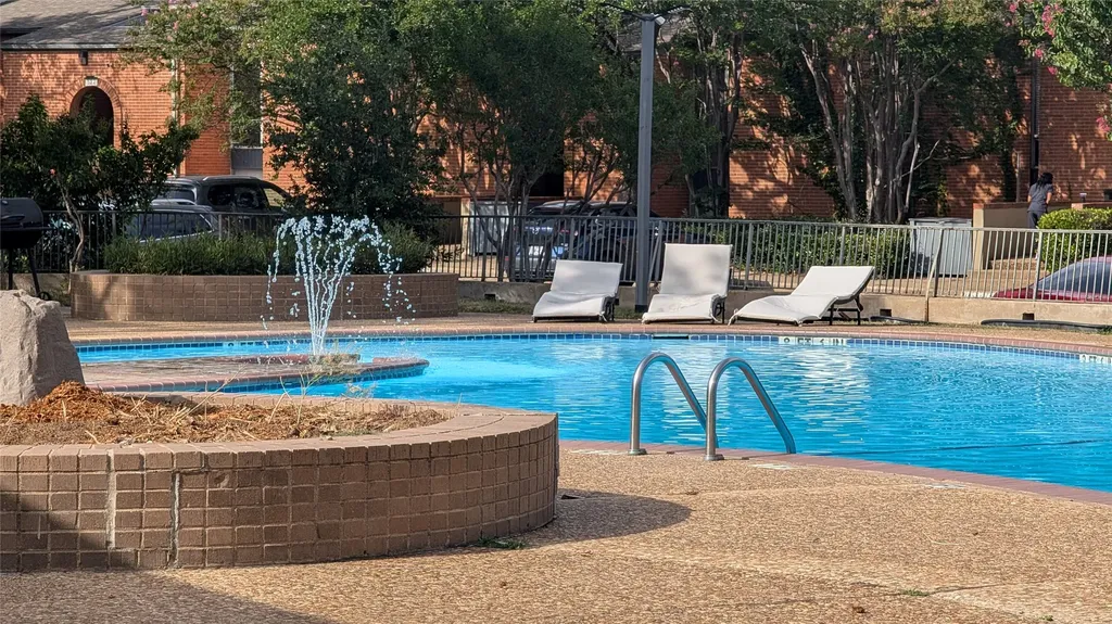 556 E Avenue J Grand Prairie TX 75050