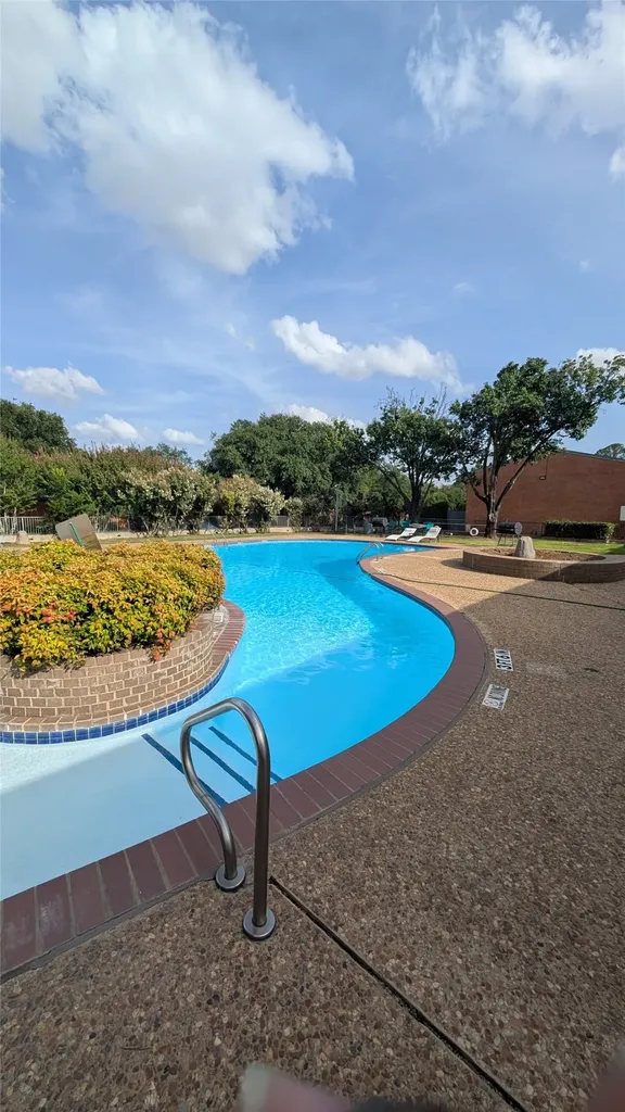 556 E Avenue J Grand Prairie TX 75050