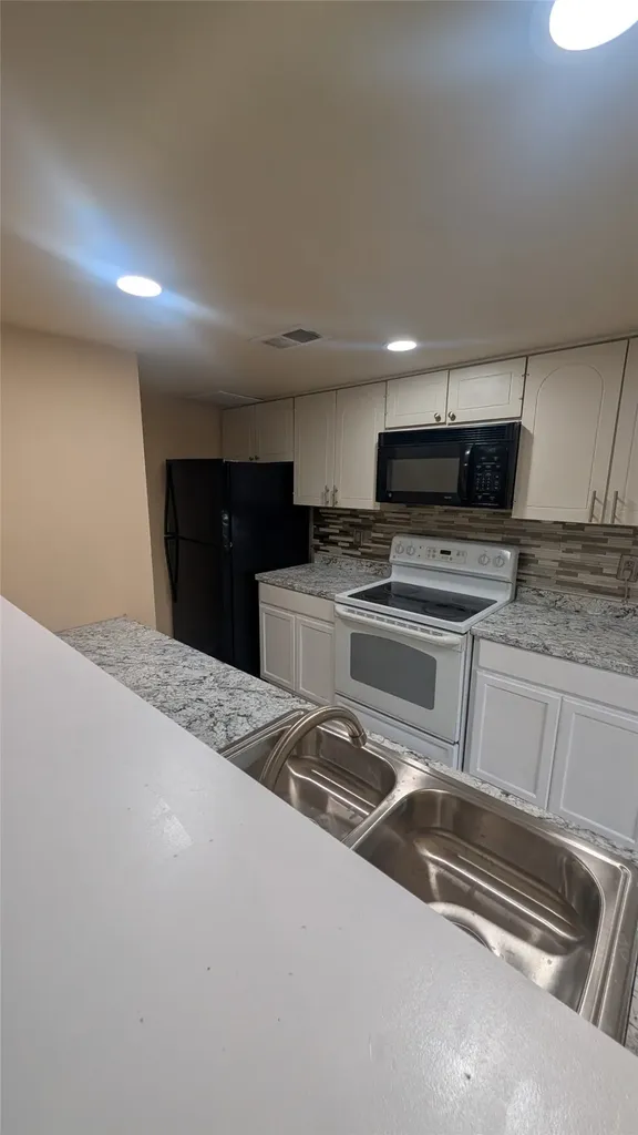 556 E Avenue J Grand Prairie TX 75050