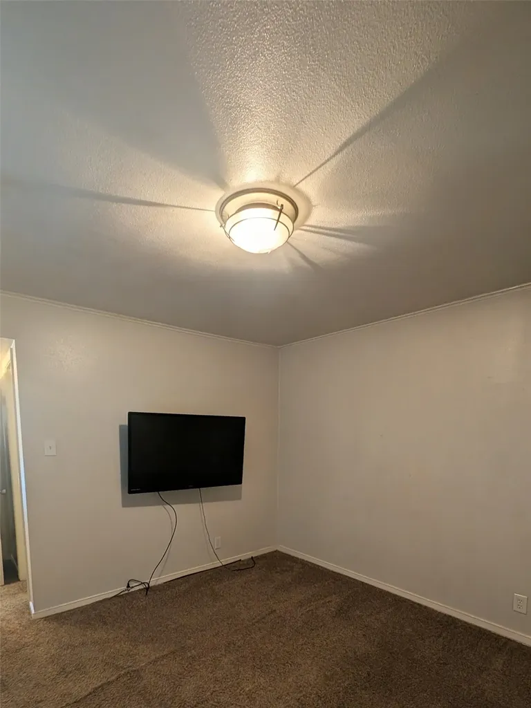 556 E Avenue J Grand Prairie TX 75050