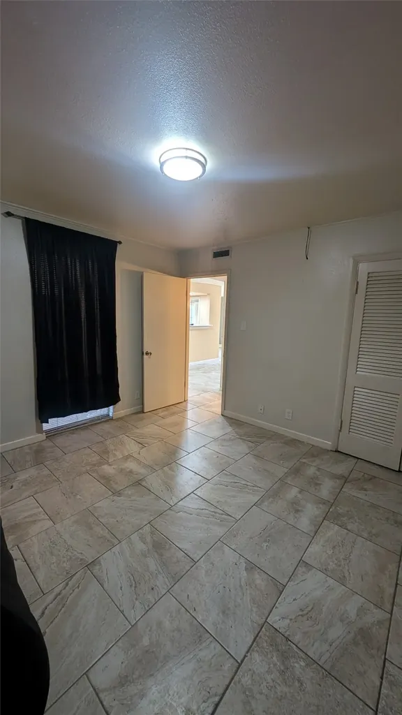 556 E Avenue J Grand Prairie TX 75050