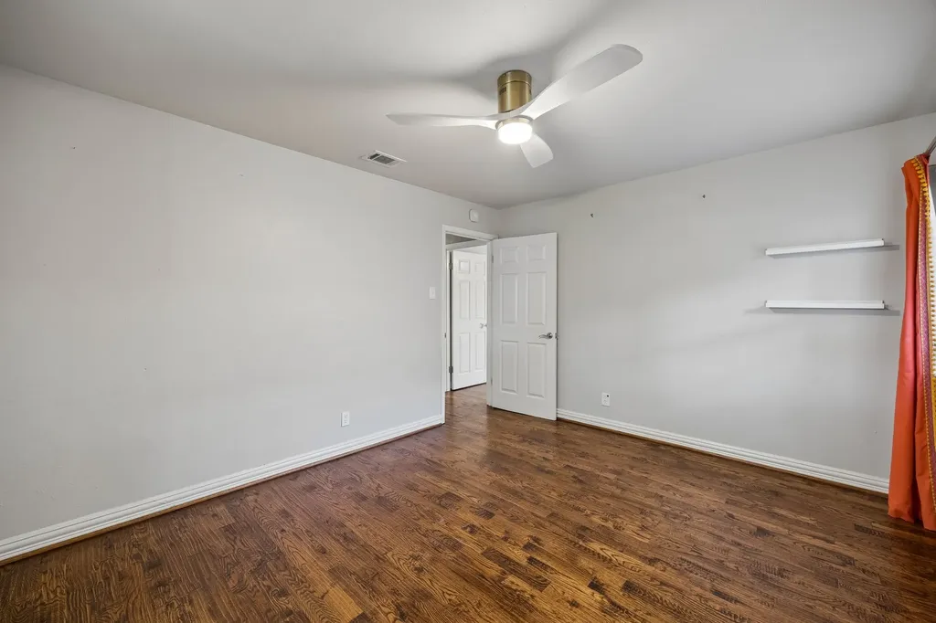 9605 Crestedge Drive Dallas TX 75238