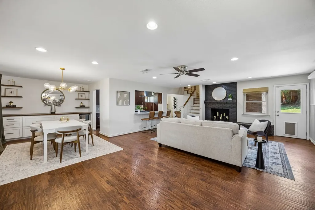 9605 Crestedge Drive Dallas TX 75238