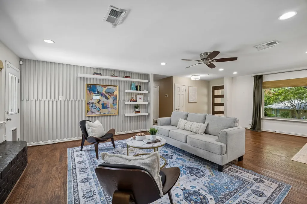 9605 Crestedge Drive Dallas TX 75238