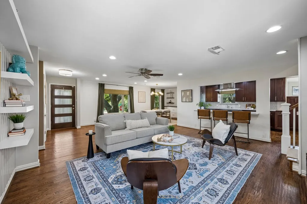 9605 Crestedge Drive Dallas TX 75238