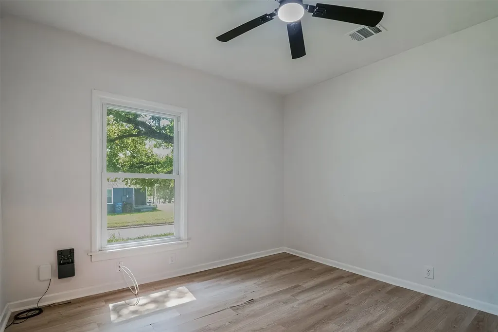 1421 S Scullin Avenue Denison TX 75020