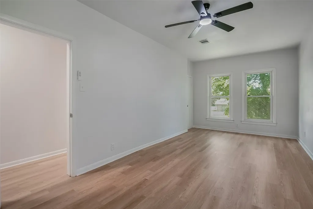 1421 S Scullin Avenue Denison TX 75020