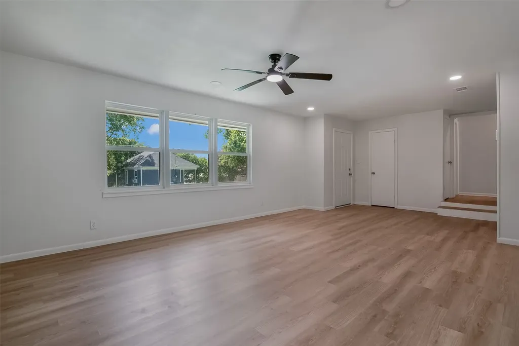 1421 S Scullin Avenue Denison TX 75020