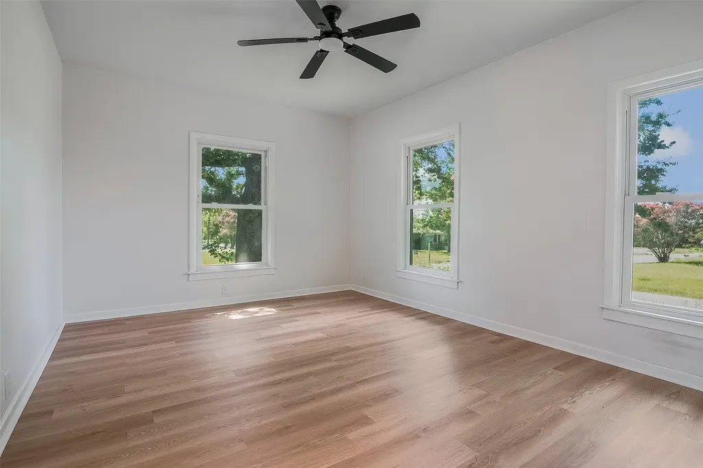 1421 S Scullin Avenue Denison TX 75020