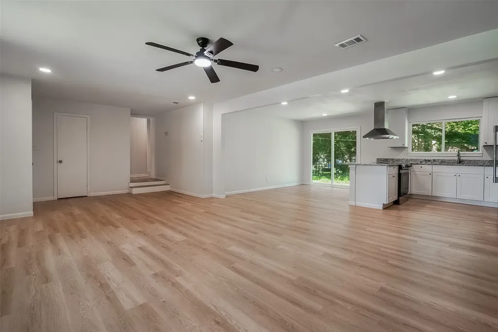 1421 S Scullin Avenue Denison TX 75020