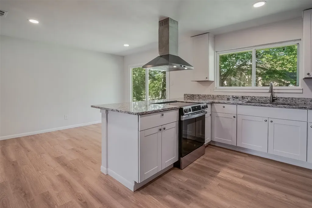 1421 S Scullin Avenue Denison TX 75020