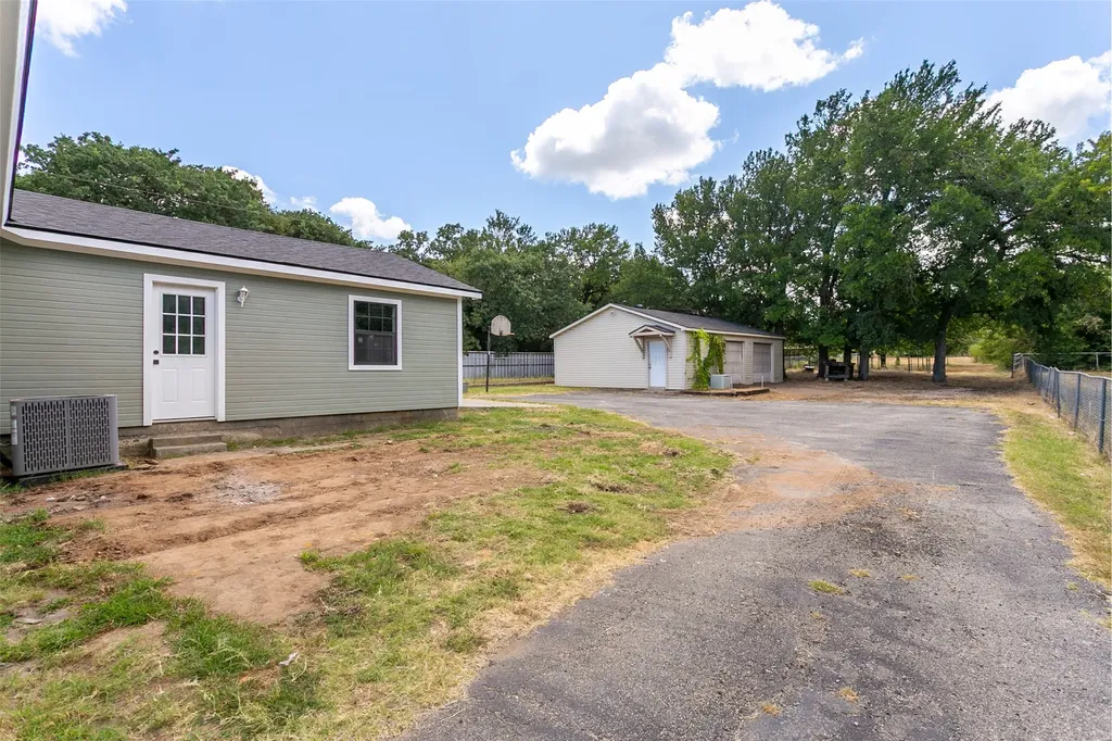 1346 S Reno Road Reno TX 76082