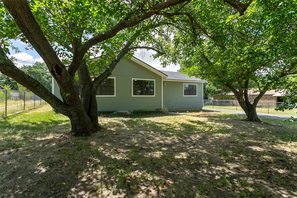 1346 S Reno Road Reno TX 76082