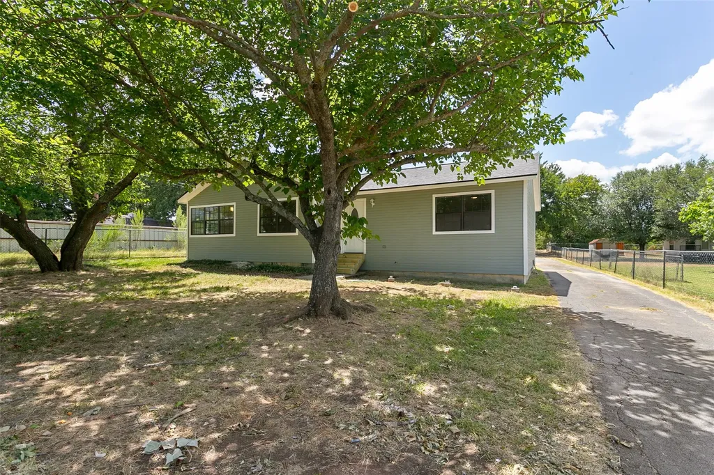 1346 S Reno Road Reno TX 76082