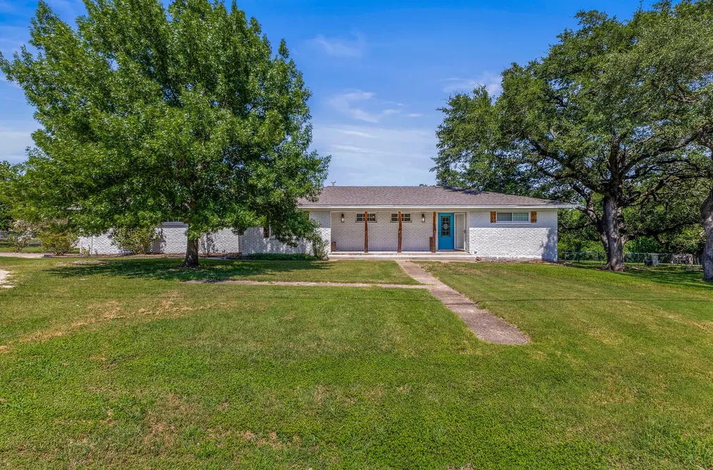 1305 S Old Temple Road Lorena TX 76655
