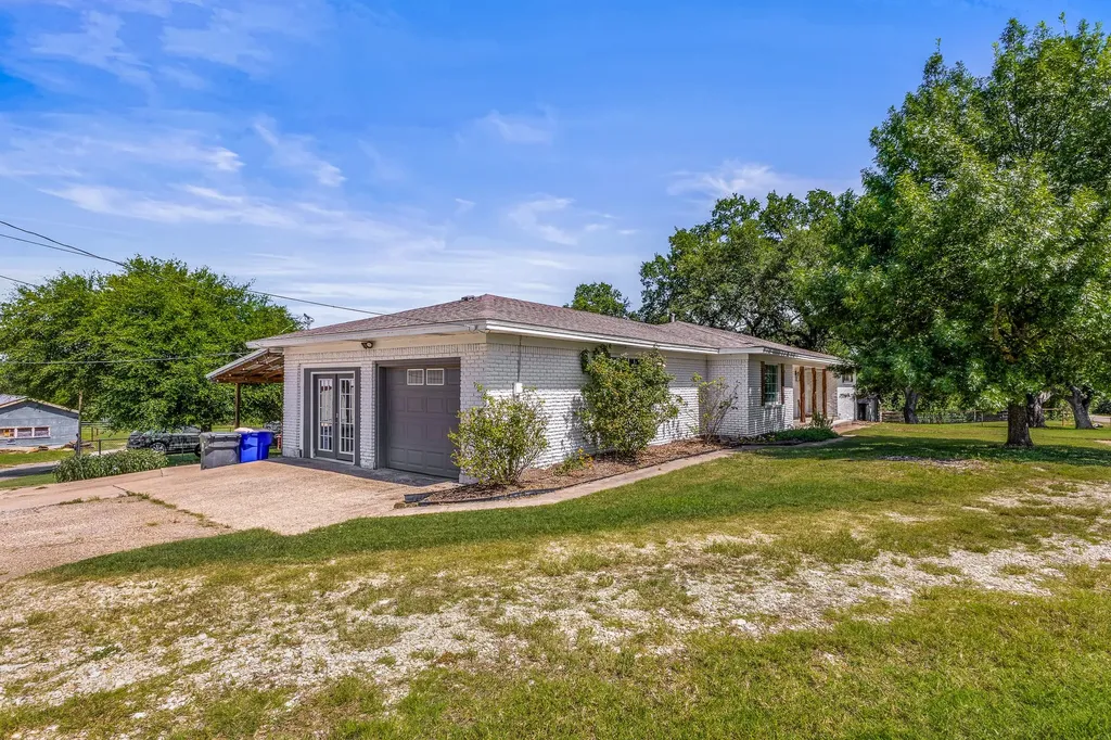 1305 S Old Temple Road Lorena TX 76655