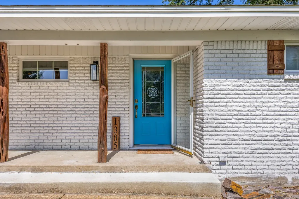 1305 S Old Temple Road Lorena TX 76655