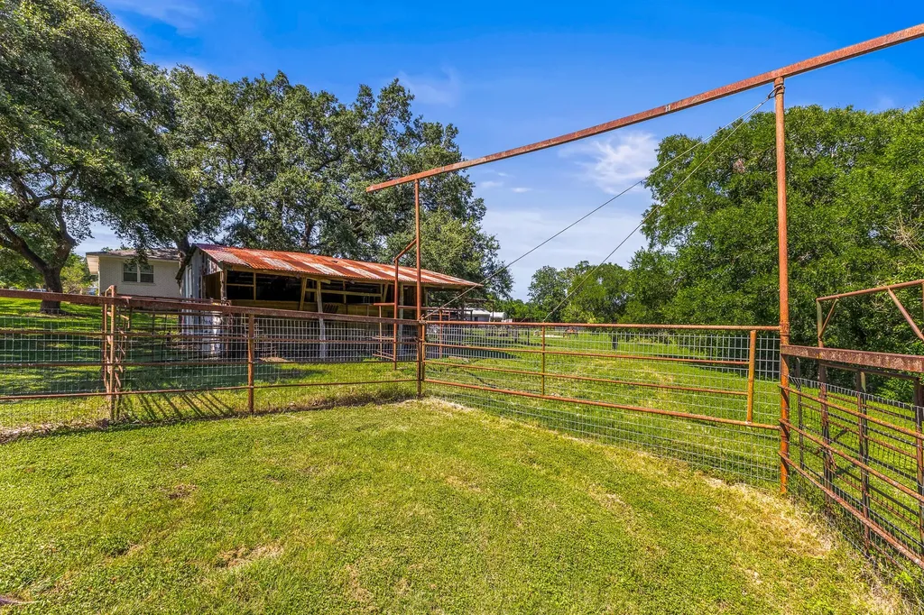 1305 S Old Temple Road Lorena TX 76655