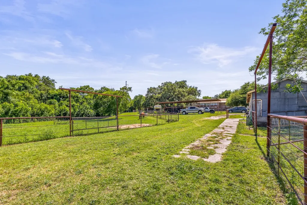 1305 S Old Temple Road Lorena TX 76655