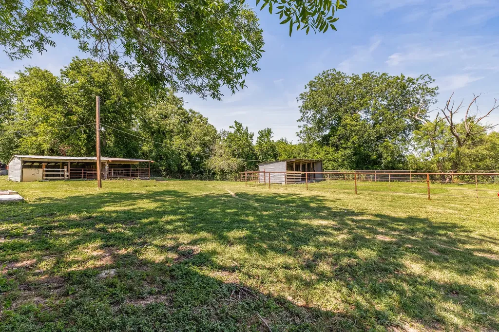 1305 S Old Temple Road Lorena TX 76655