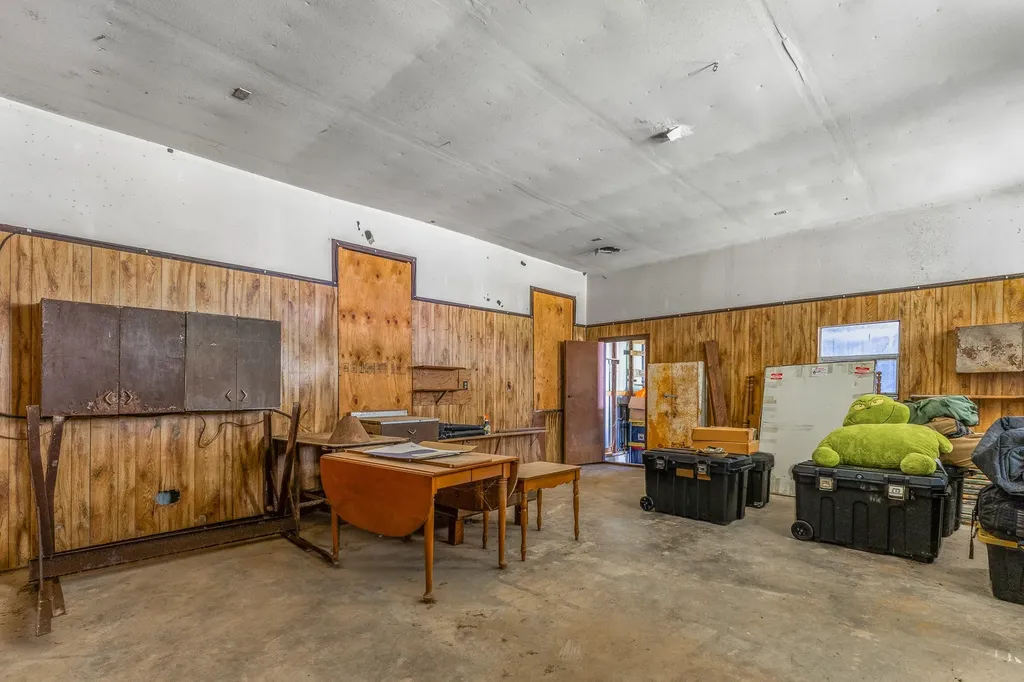 1305 S Old Temple Road Lorena TX 76655