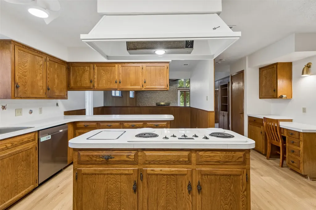 1928 Loma Linda Court Fort Worth TX 76112