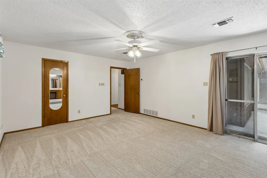1928 Loma Linda Court Fort Worth TX 76112