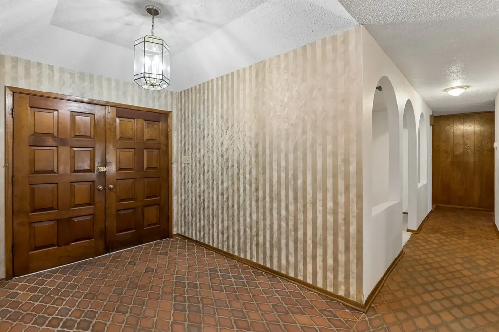 1928 Loma Linda Court Fort Worth TX 76112