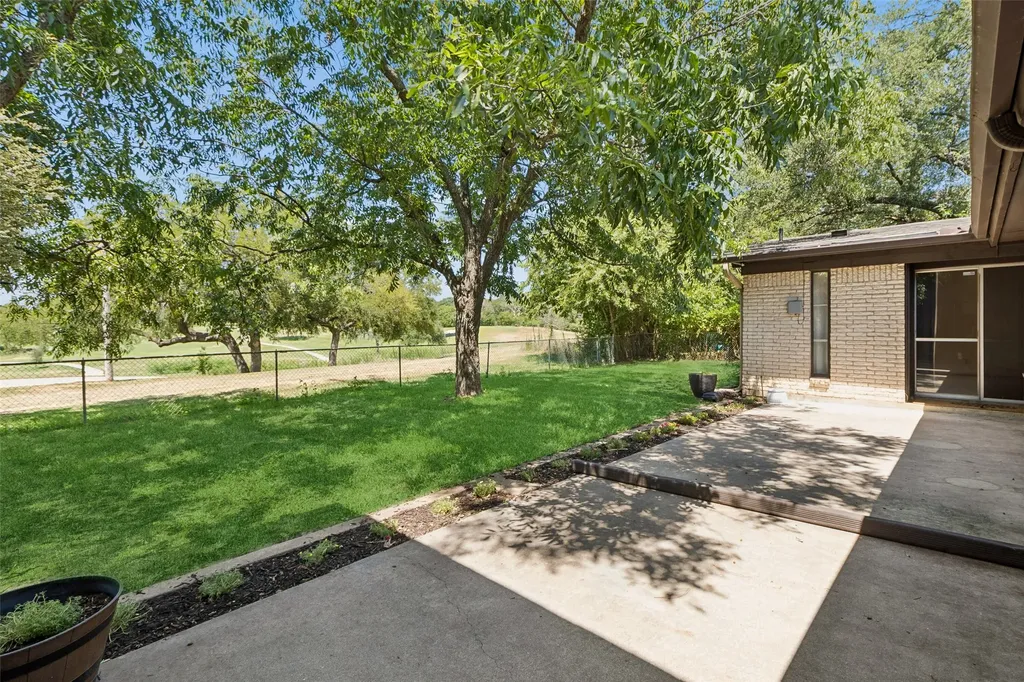 1928 Loma Linda Court Fort Worth TX 76112