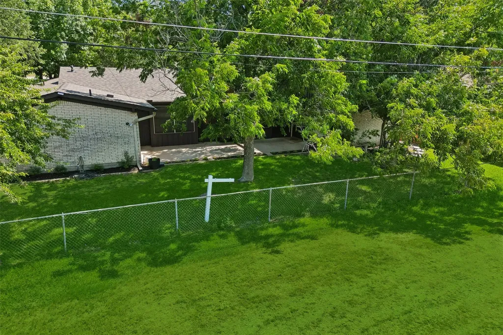 1928 Loma Linda Court Fort Worth TX 76112