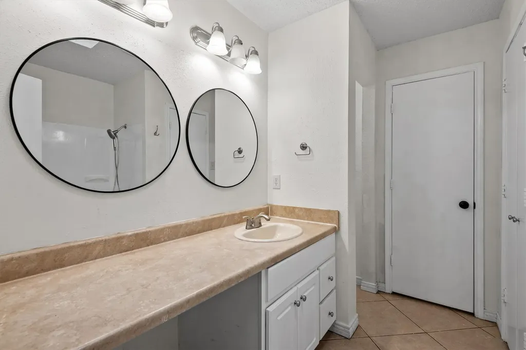 5537 Silver Maple Drive Arlington TX 76018