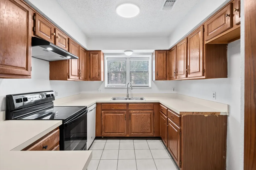 5537 Silver Maple Drive Arlington TX 76018