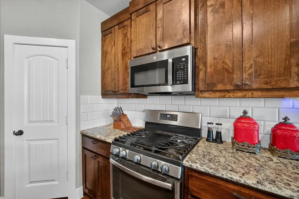 39 S Highland Drive Sanger TX 76266
