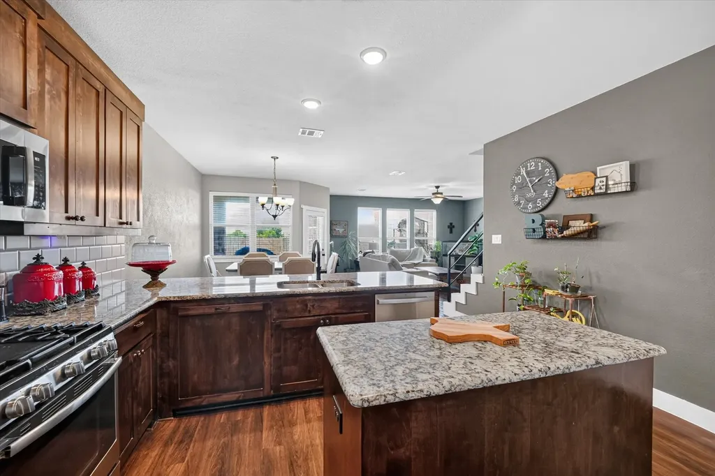 39 S Highland Drive Sanger TX 76266