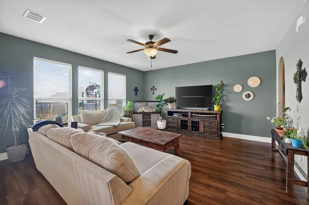 39 S Highland Drive Sanger TX 76266