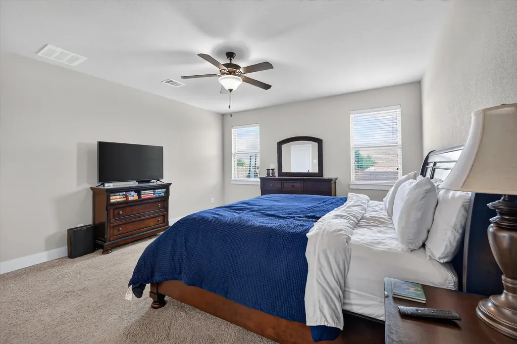 39 S Highland Drive Sanger TX 76266