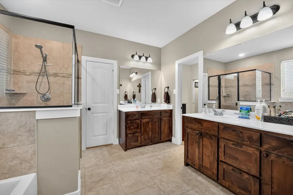 39 S Highland Drive Sanger TX 76266