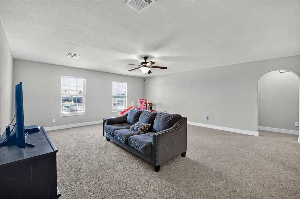 39 S Highland Drive Sanger TX 76266