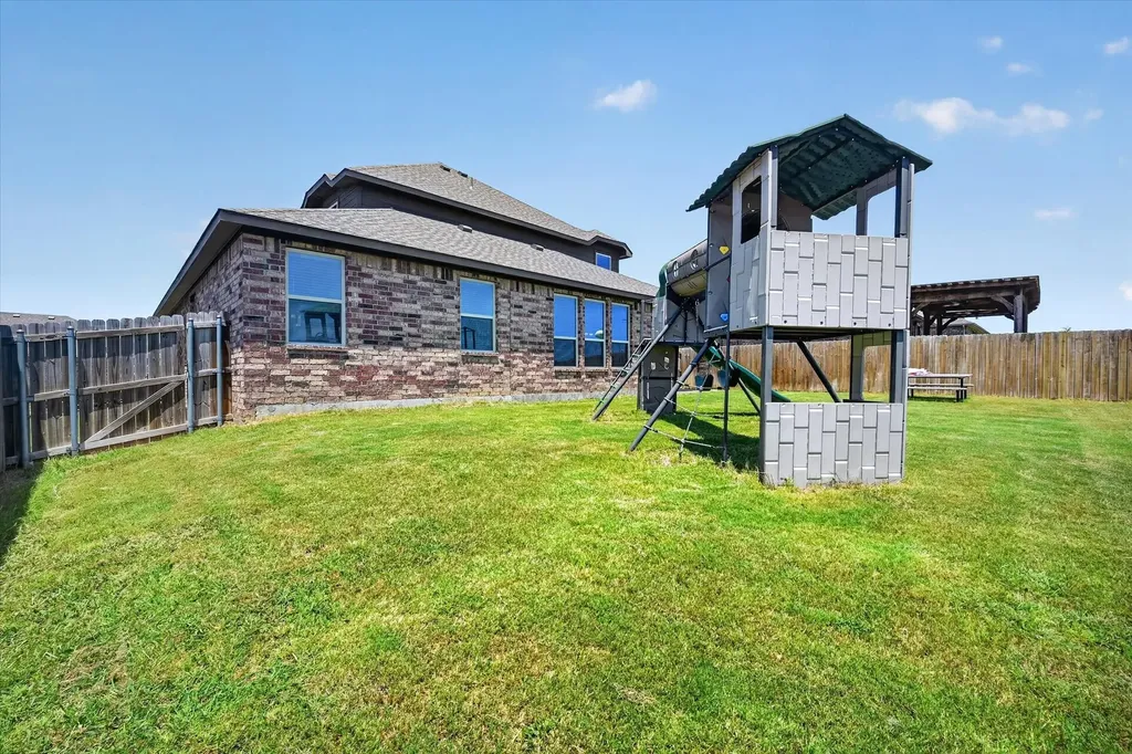 39 S Highland Drive Sanger TX 76266