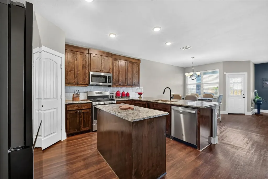39 S Highland Drive Sanger TX 76266