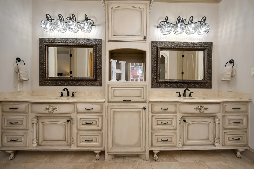 8100 Canyon Oak Drive North Richland Hills TX 76182