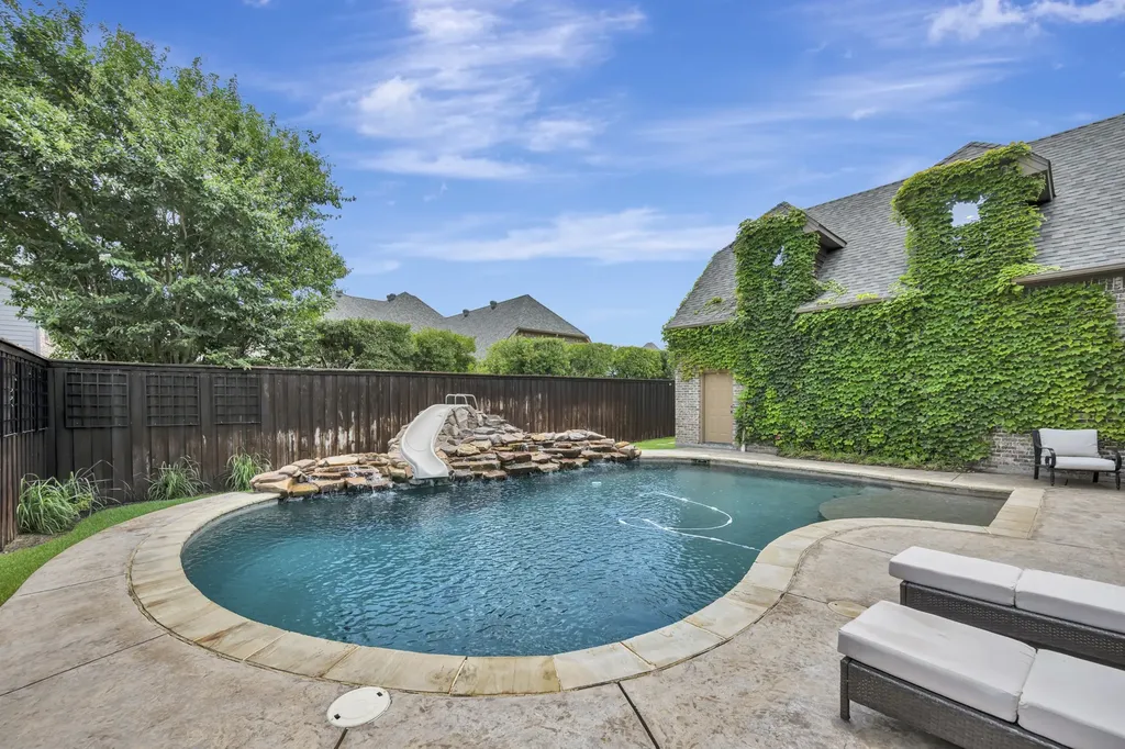 8100 Canyon Oak Drive North Richland Hills TX 76182