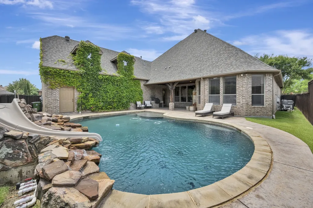 8100 Canyon Oak Drive North Richland Hills TX 76182