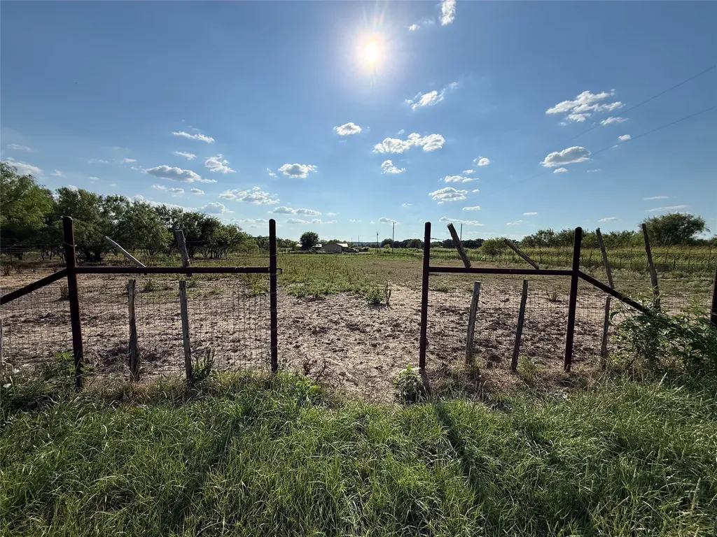 902 Grimes Road Mineral Wells TX 76067