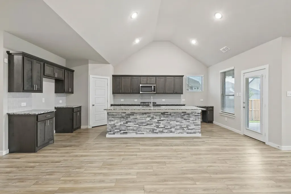652 Congressional Avenue Red Oak TX 75154