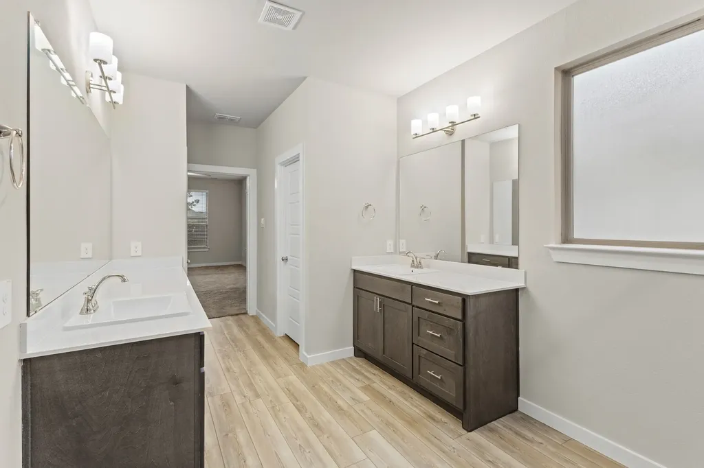 652 Congressional Avenue Red Oak TX 75154