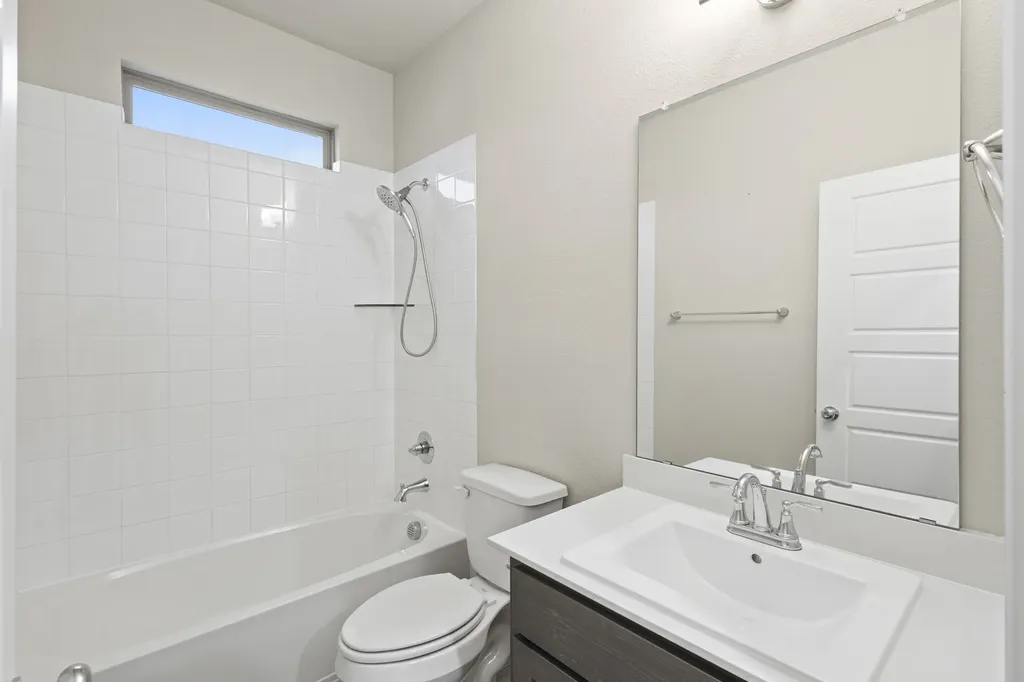 652 Congressional Avenue Red Oak TX 75154