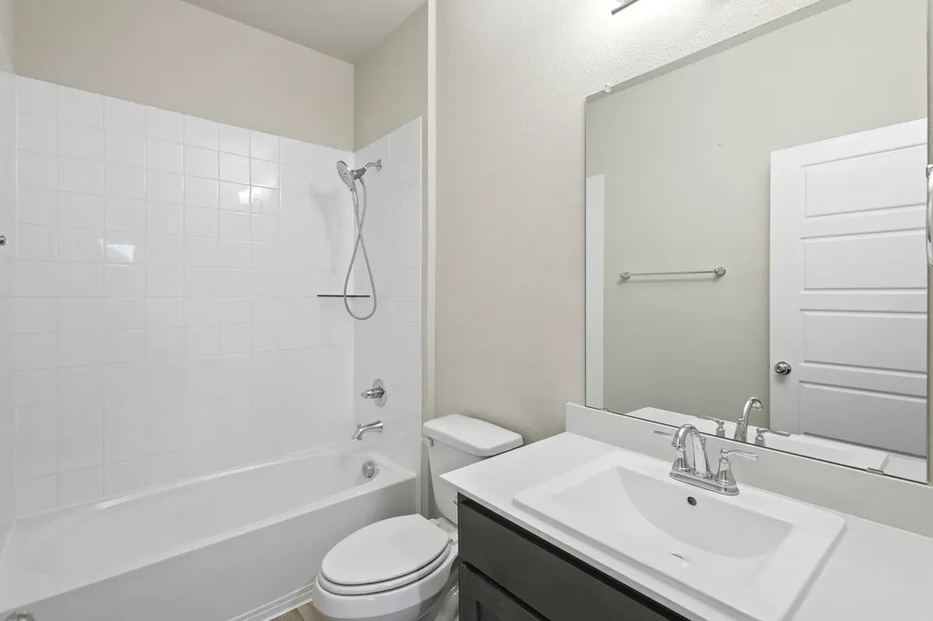 652 Congressional Avenue Red Oak TX 75154