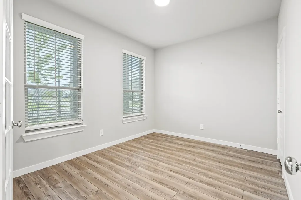 652 Congressional Avenue Red Oak TX 75154